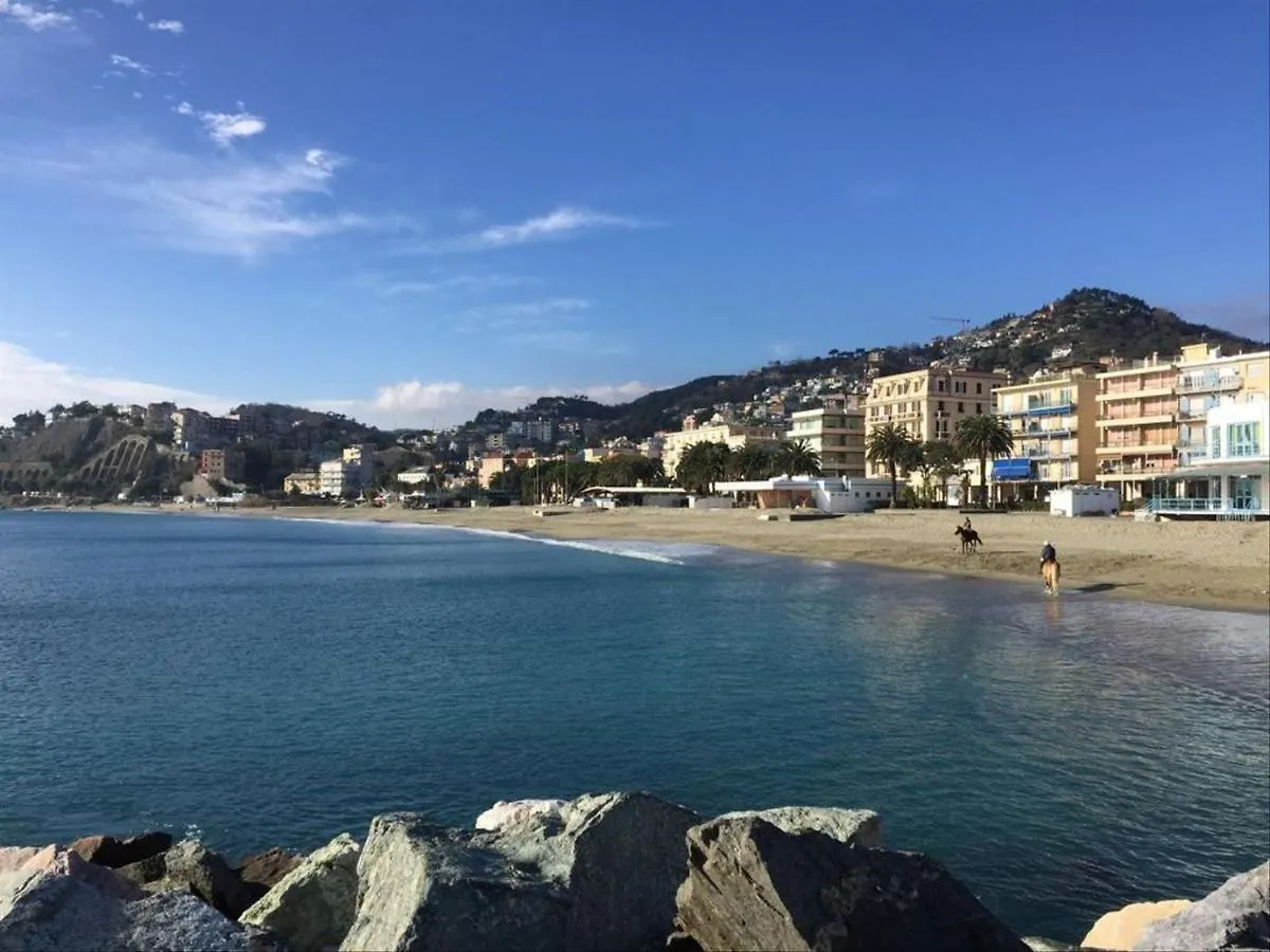 Le Finestre Sul Mare Apartment Albissola Marina